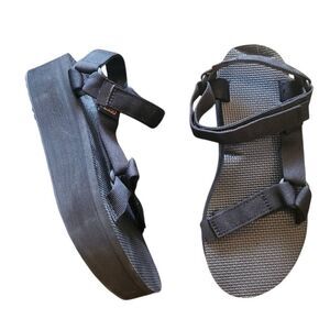 Teva Sandals Women's 8 Black Flatform Universal Platform Sporty Comfort